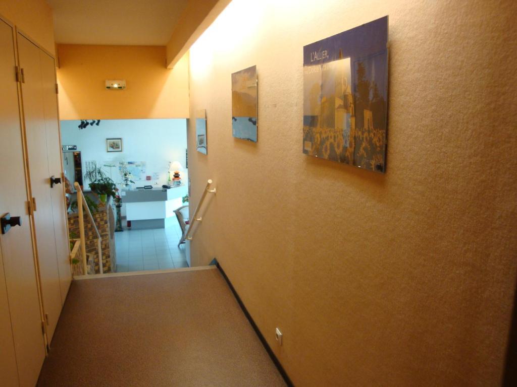 Hotel Du Commerce Tronget 部屋 写真