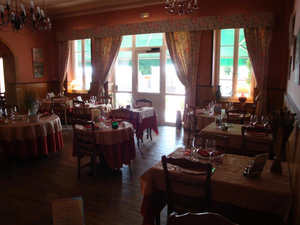 Hotel Du Commerce Tronget エクステリア 写真