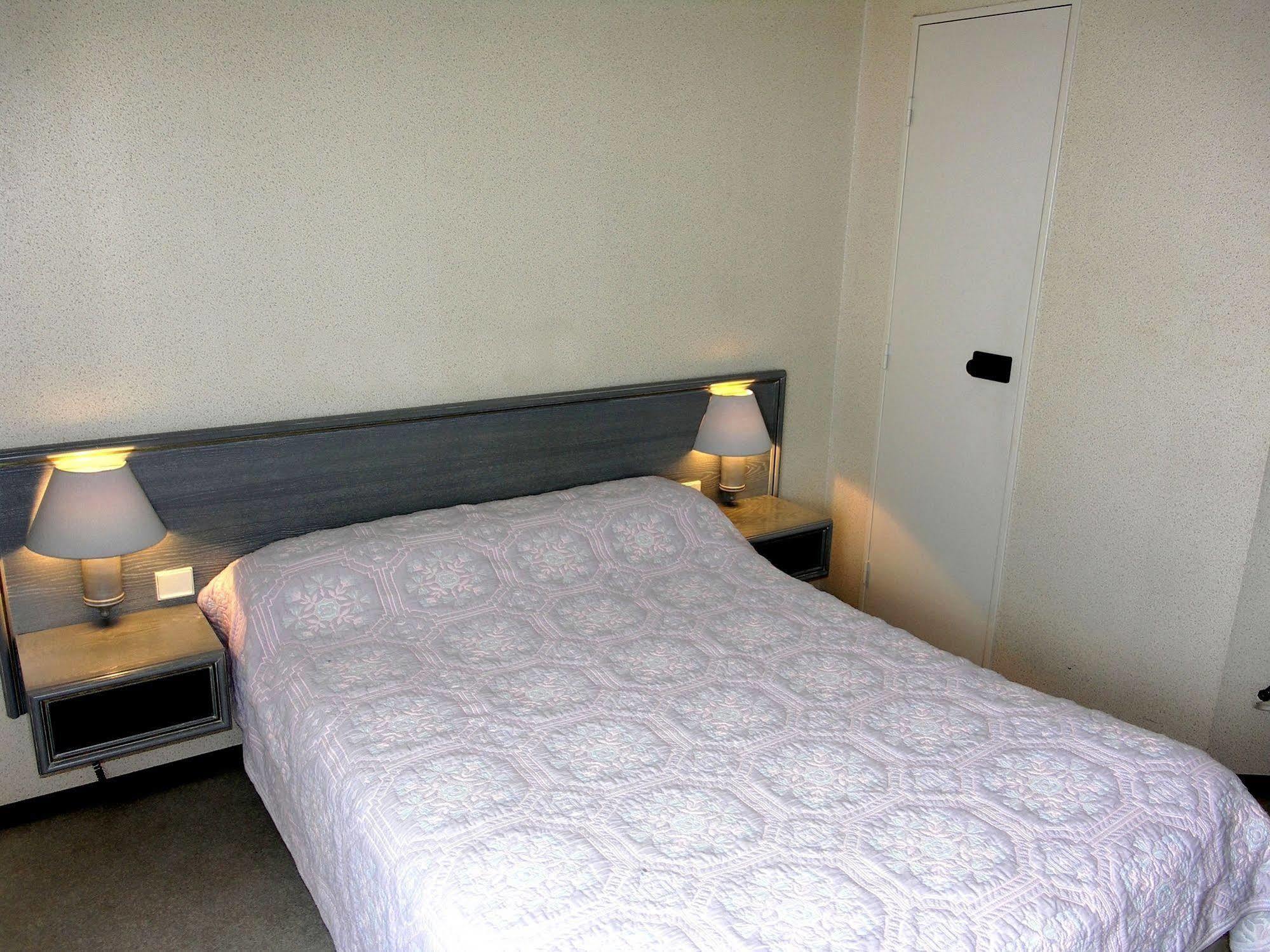 Hotel Du Commerce Tronget エクステリア 写真