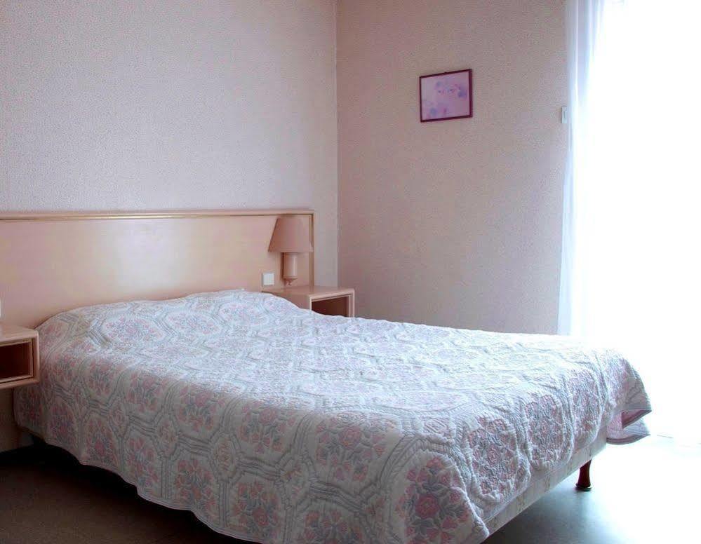 Hotel Du Commerce Tronget エクステリア 写真