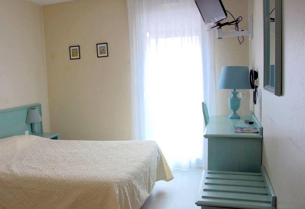 Hotel Du Commerce Tronget エクステリア 写真